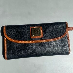 Dooney & Bourke Pebble Grain Continental Clutch Wallet Black Tan Trim